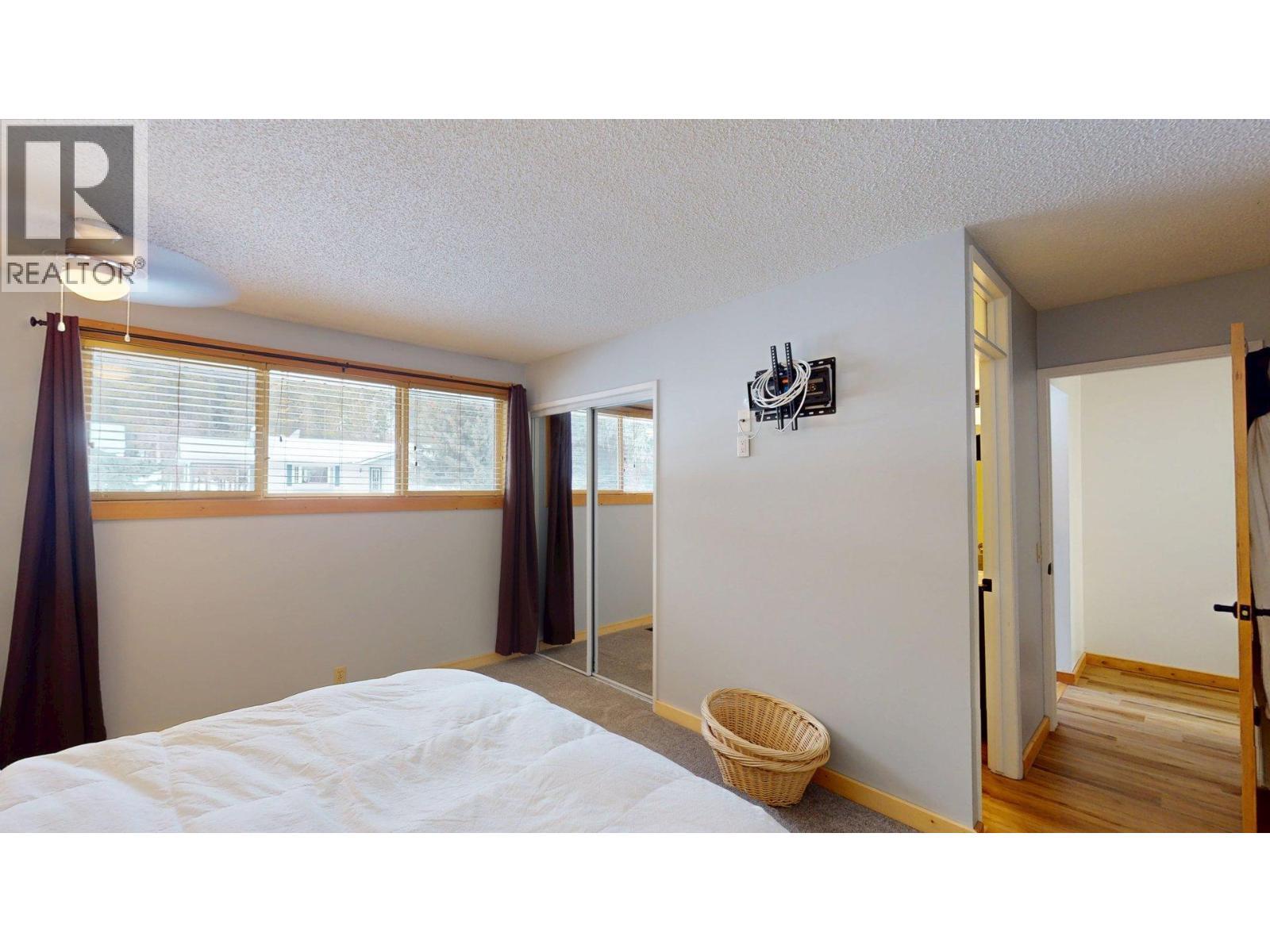 958 Galbraith Drive, Elkford, BC - Indoor Photo Showing Bedroom