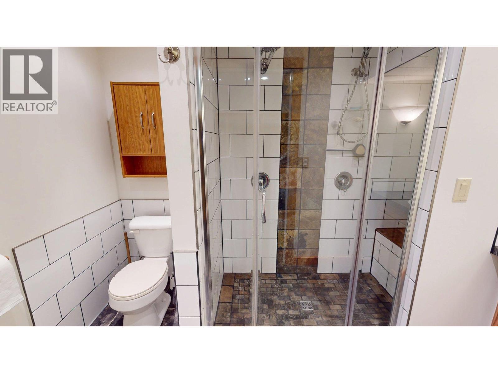 958 Galbraith Drive, Elkford, BC - Indoor Photo Showing Bathroom