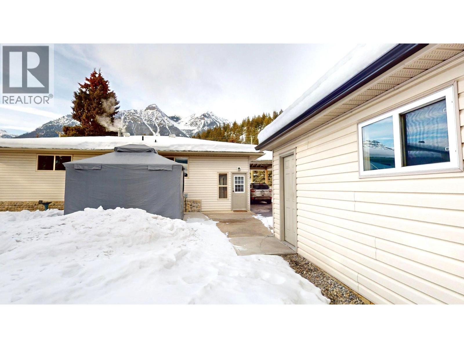 958 Galbraith Drive, Elkford, BC - Outdoor