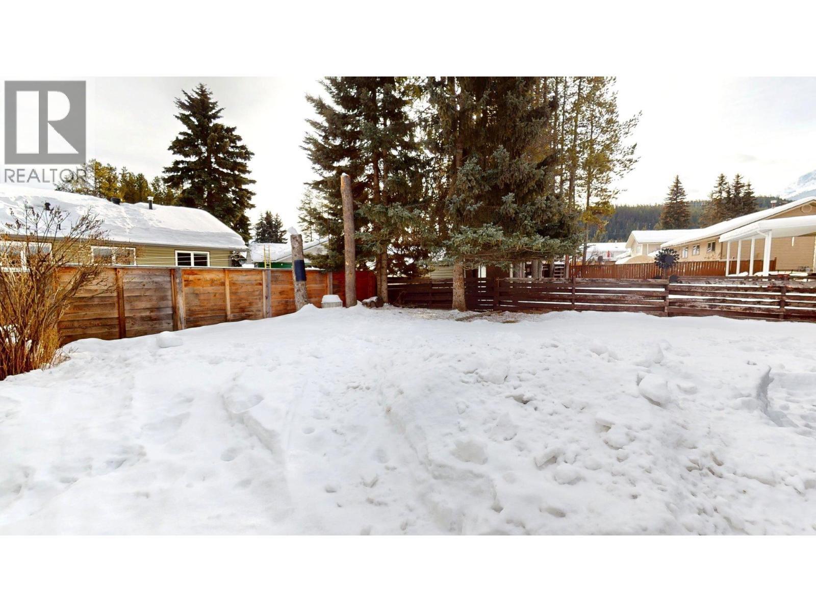 958 Galbraith Drive, Elkford, BC - Outdoor