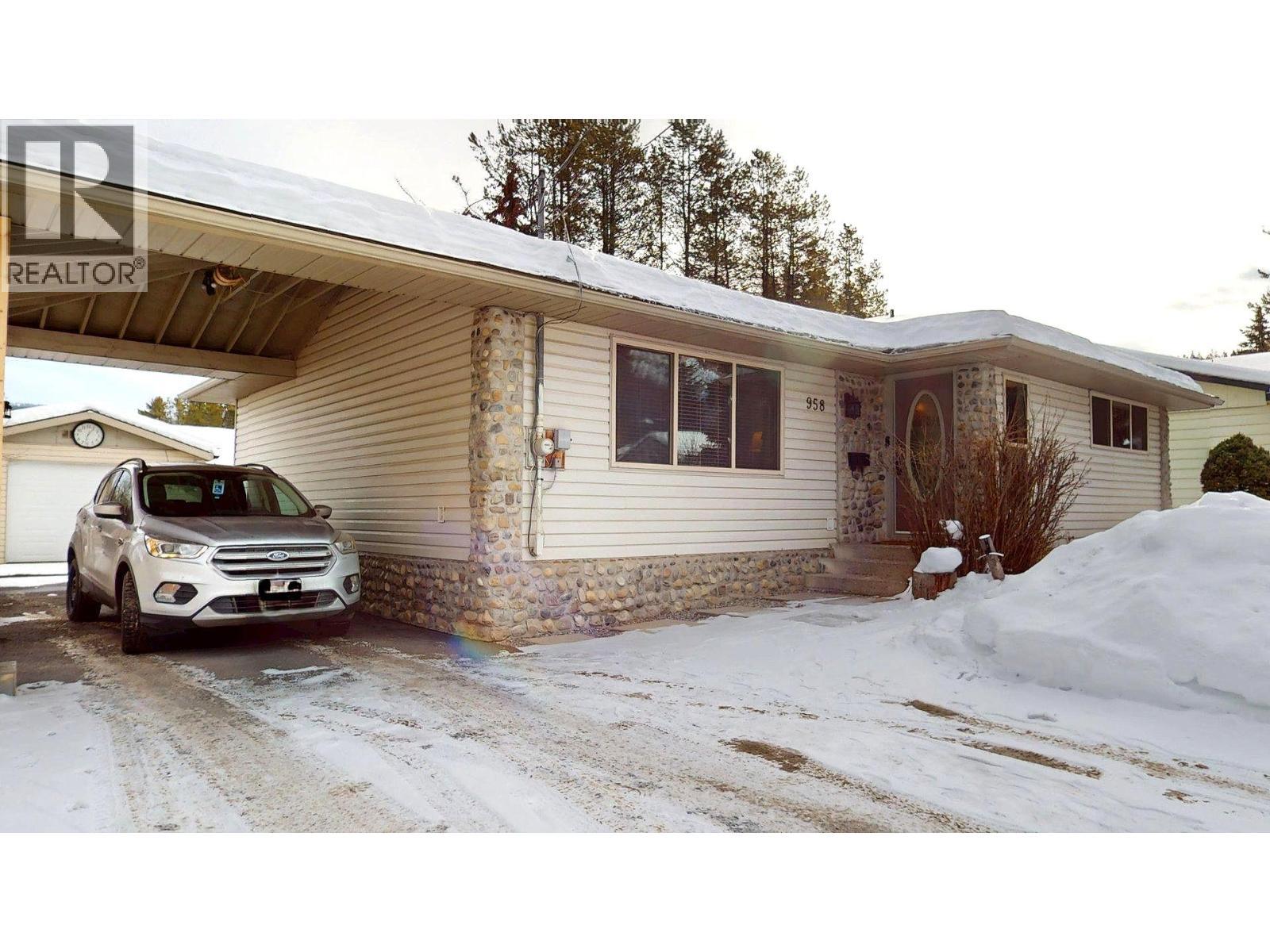 958 Galbraith Drive, Elkford, BC - Outdoor