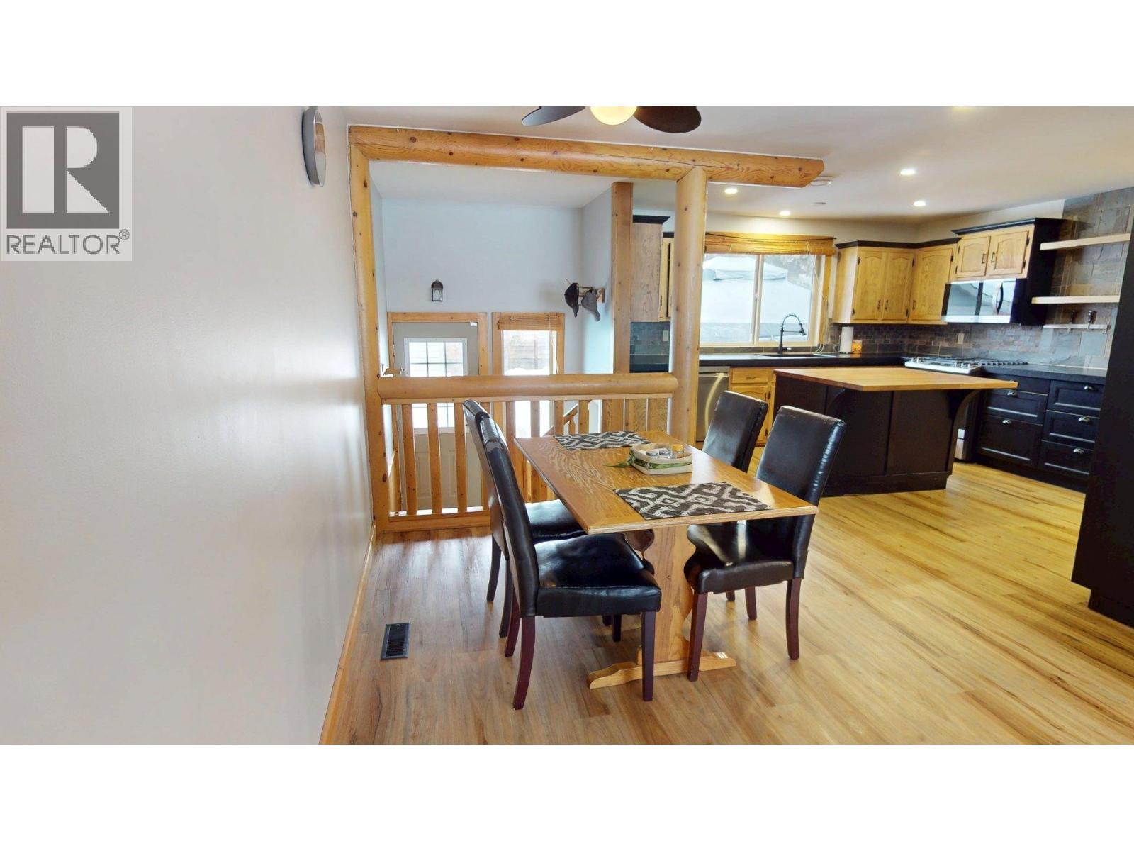 958 Galbraith Drive, Elkford, BC - Indoor Photo Showing Dining Room