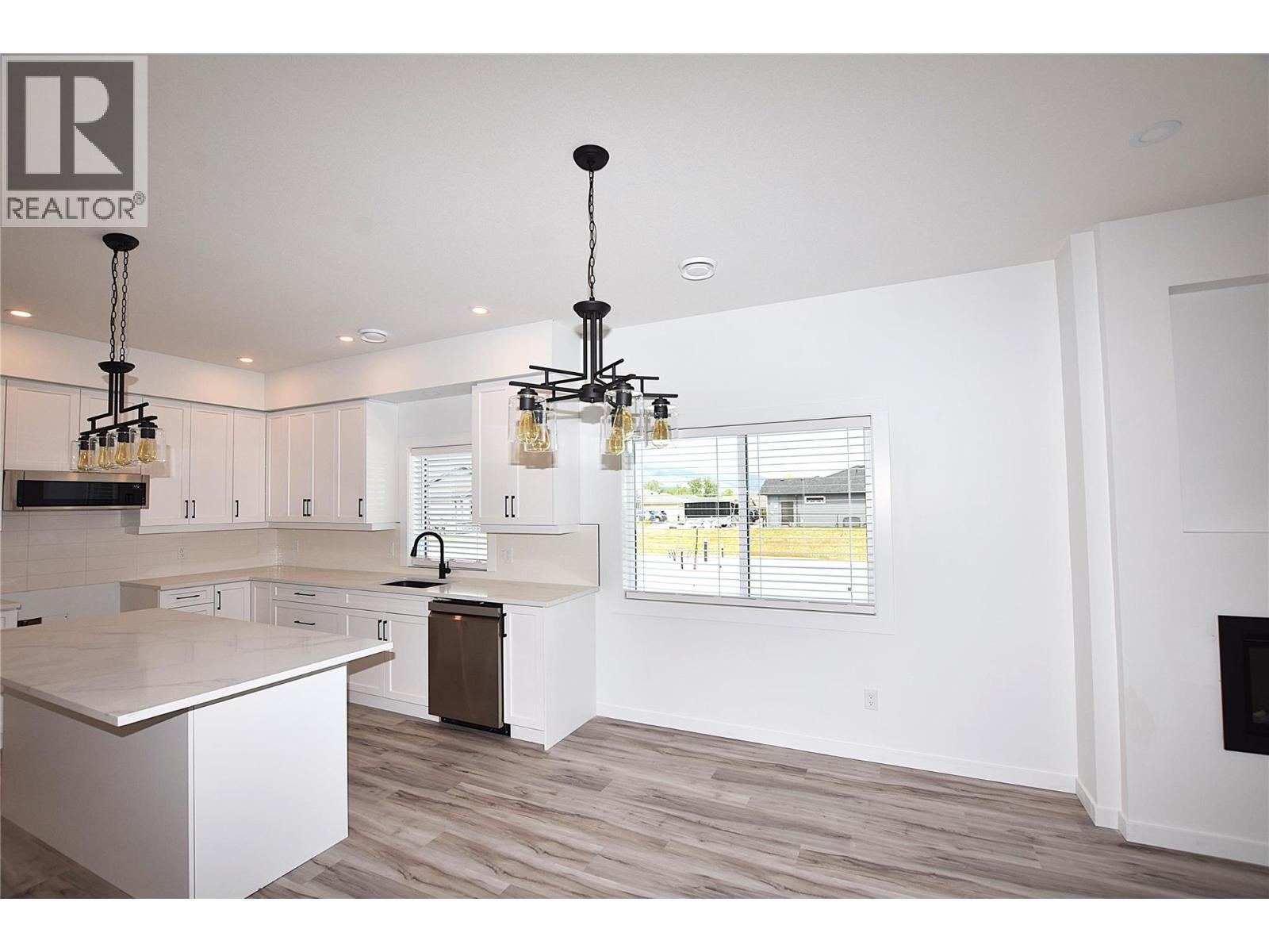 dining space beside the kitchen - 592 Nighthawk Avenue, Vernon, BC - Indoor Photo Showing Kitchen