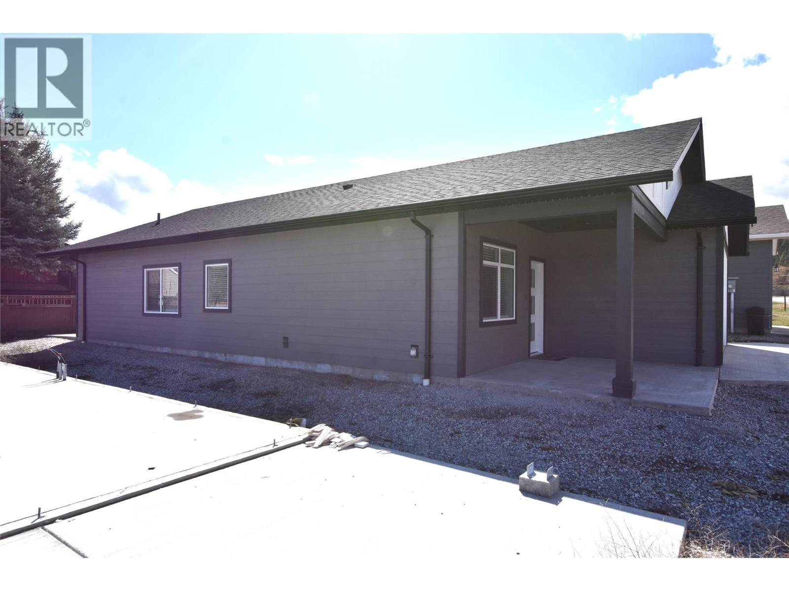 3 beds 2 baths - 592 Nighthawk Avenue, Vernon, BC - Outdoor With Exterior