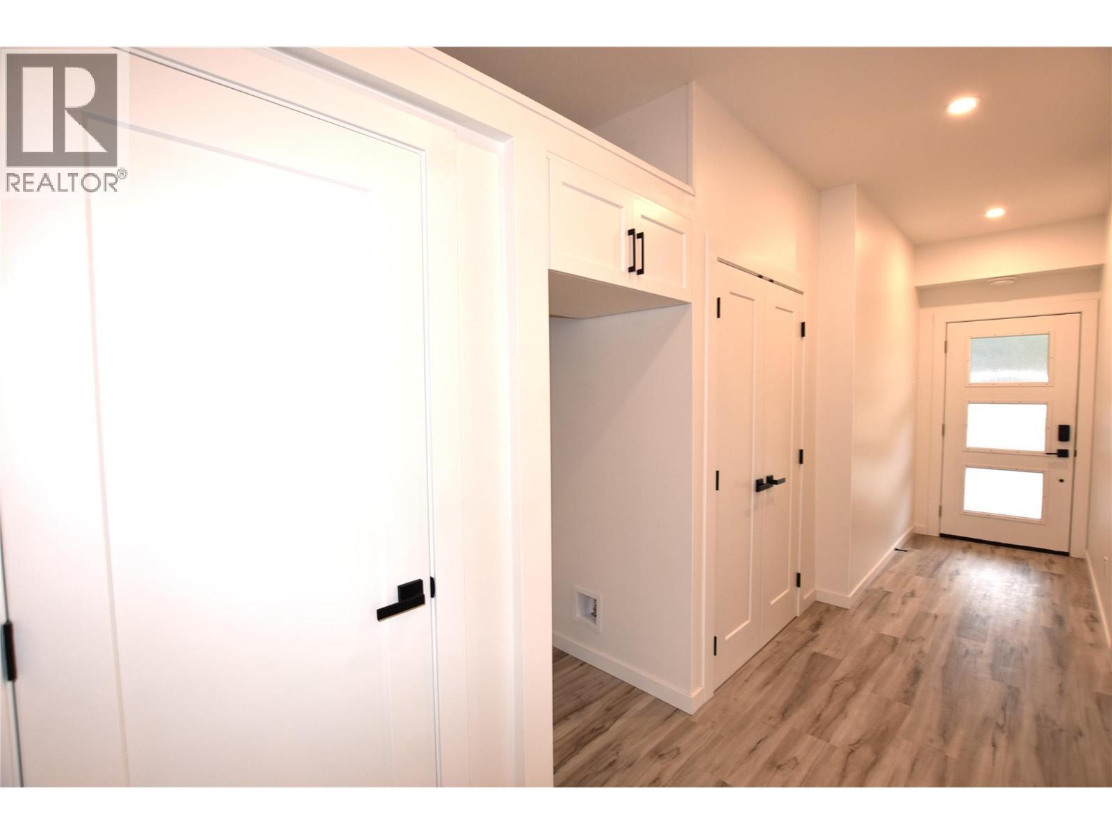 592 Nighthawk Avenue, Vernon, BC - Indoor Photo Showing Other Room