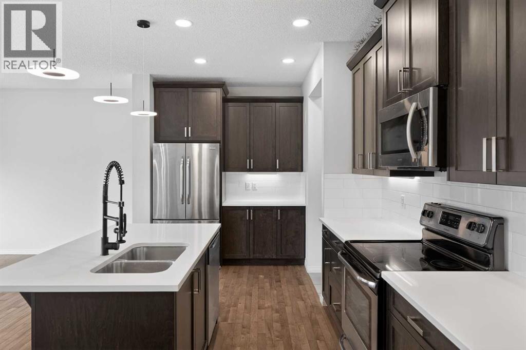 114 Walgrove Green Se, Calgary, AB - Indoor Photo Showing Kitchen With Double Sink With Upgraded Kitchen