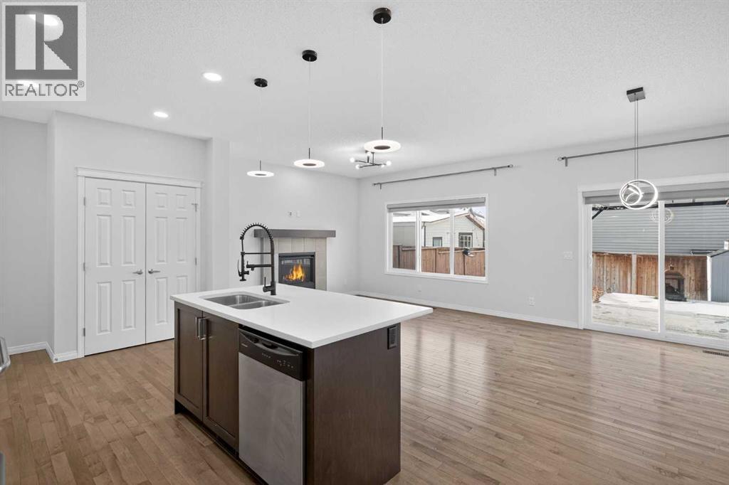 114 Walgrove Green Se, Calgary, AB - Indoor Photo Showing Kitchen With Double Sink
