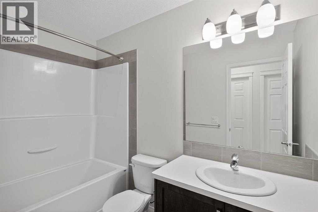 114 Walgrove Green Se, Calgary, AB - Indoor Photo Showing Bathroom