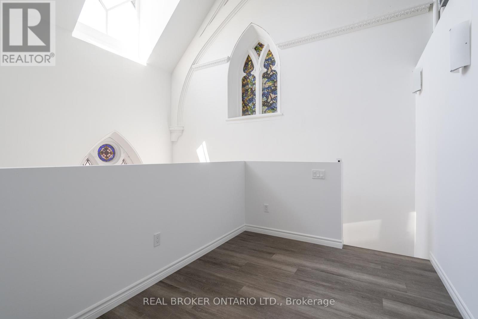 16 West Avenue S, Hamilton, ON - Indoor Photo Showing Other Room