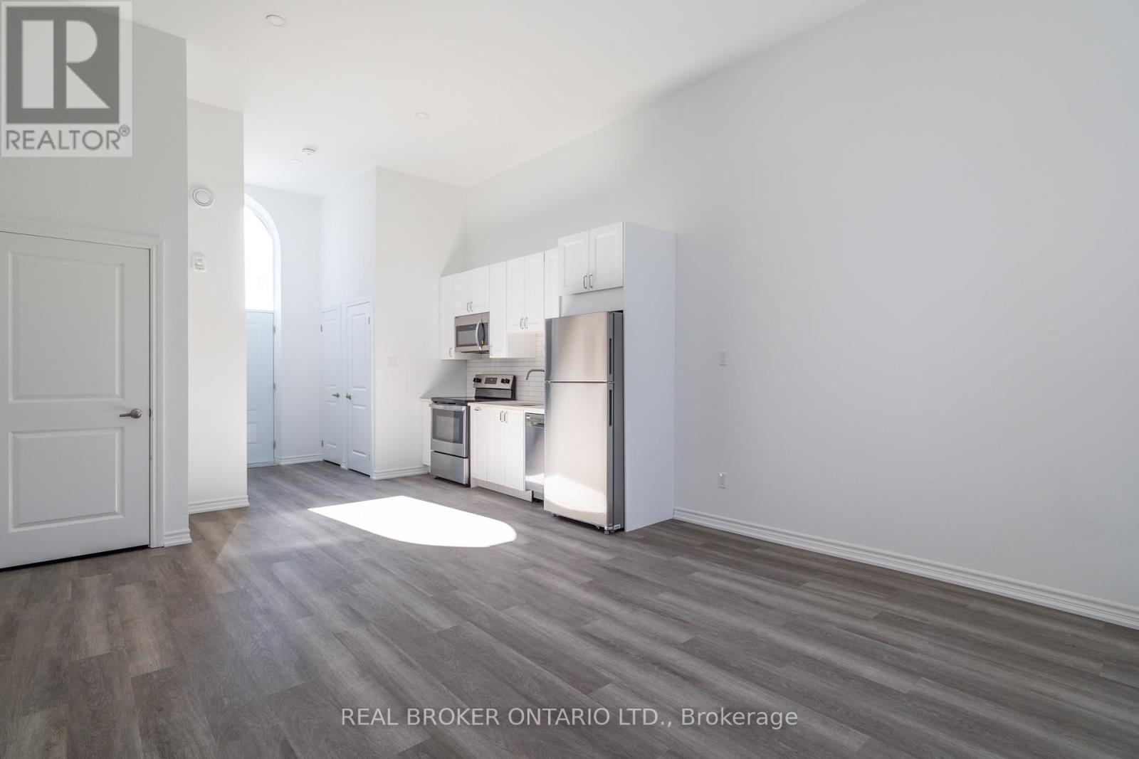 16 West Avenue S, Hamilton, ON - Indoor