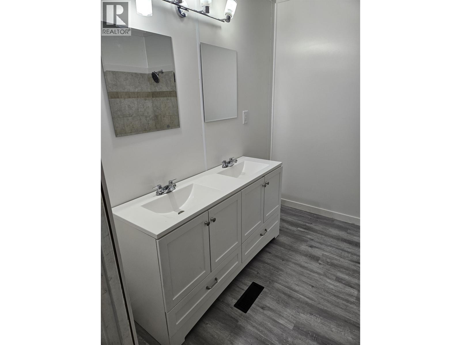 7064 Adam Drive, Prince George, BC - Indoor Photo Showing Bathroom
