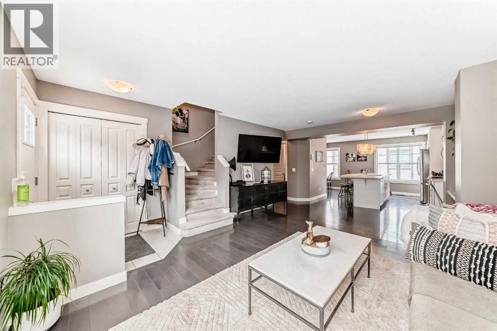 105 Mckenzie Towne Square Se, Calgary, AB - Indoor Photo Showing Living Room