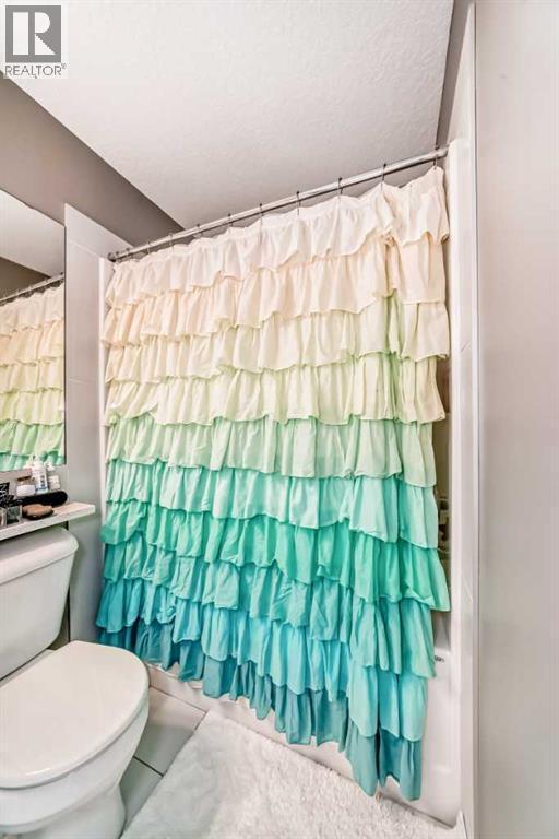 105 Mckenzie Towne Square Se, Calgary, AB - Indoor Photo Showing Bathroom