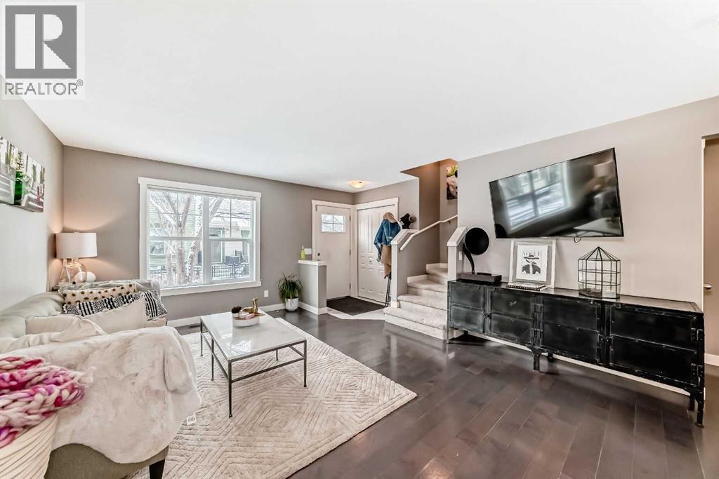 105 Mckenzie Towne Square Se, Calgary, AB - Indoor Photo Showing Living Room