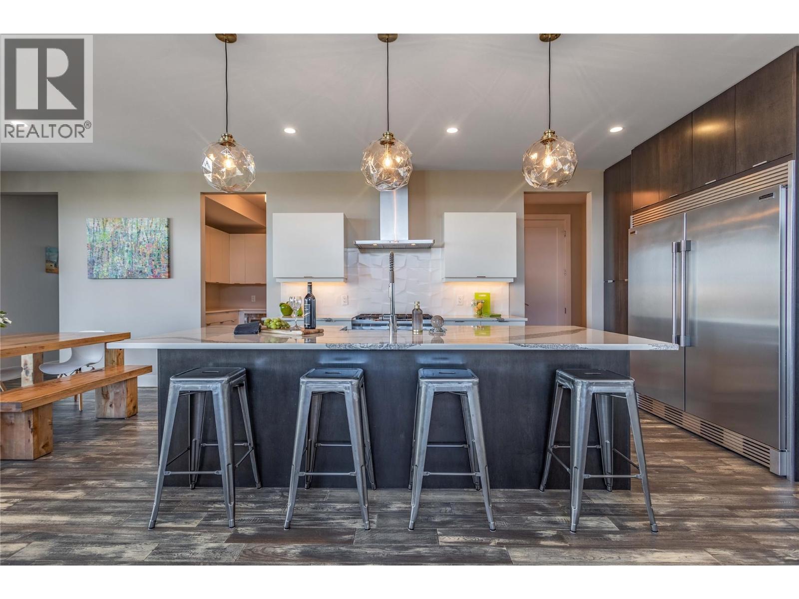 1648 Fawn Run Drive, Kelowna, BC - Indoor Photo Showing Kitchen With Upgraded Kitchen