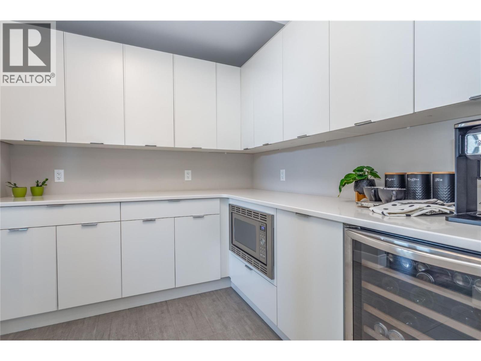 1648 Fawn Run Drive, Kelowna, BC - Indoor Photo Showing Kitchen