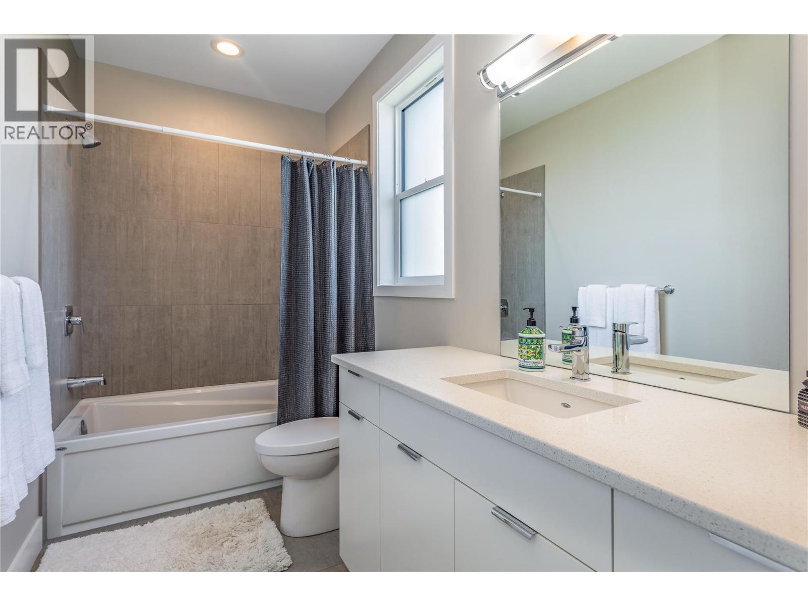 1648 Fawn Run Drive, Kelowna, BC - Indoor Photo Showing Bathroom