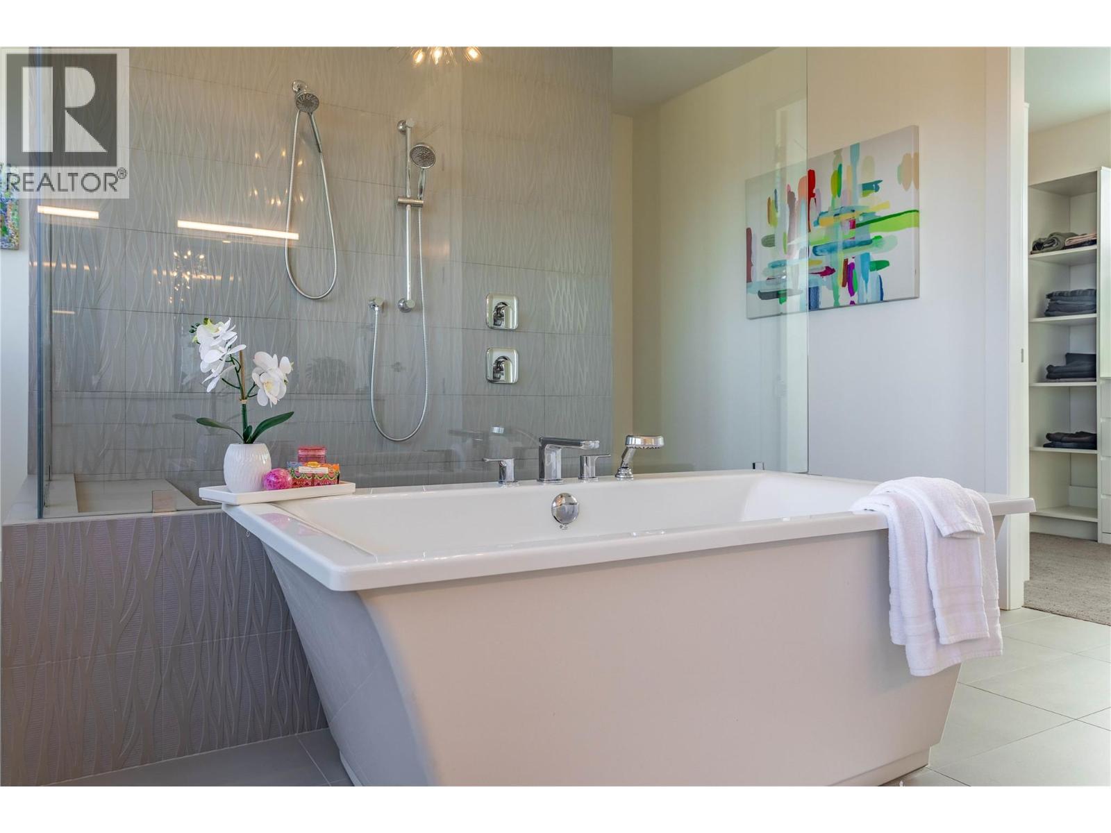 1648 Fawn Run Drive, Kelowna, BC - Indoor Photo Showing Bathroom