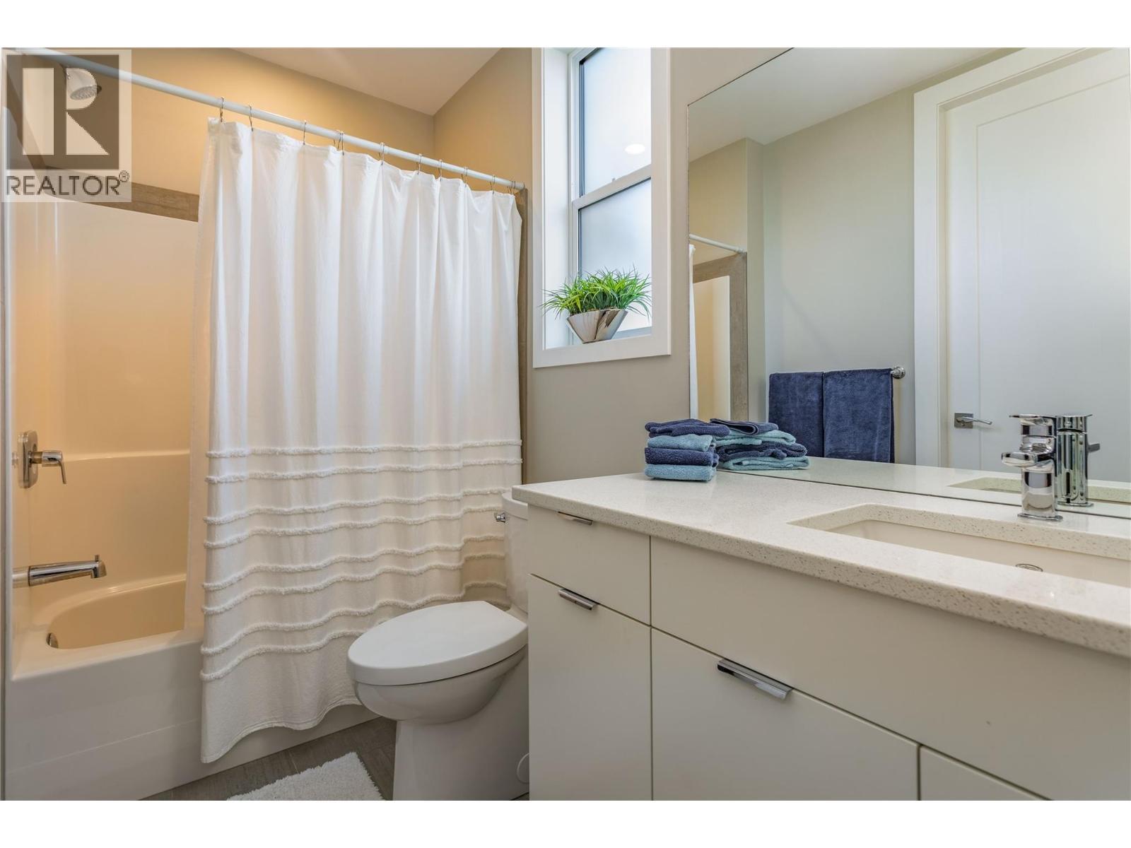 1648 Fawn Run Drive, Kelowna, BC - Indoor Photo Showing Bathroom