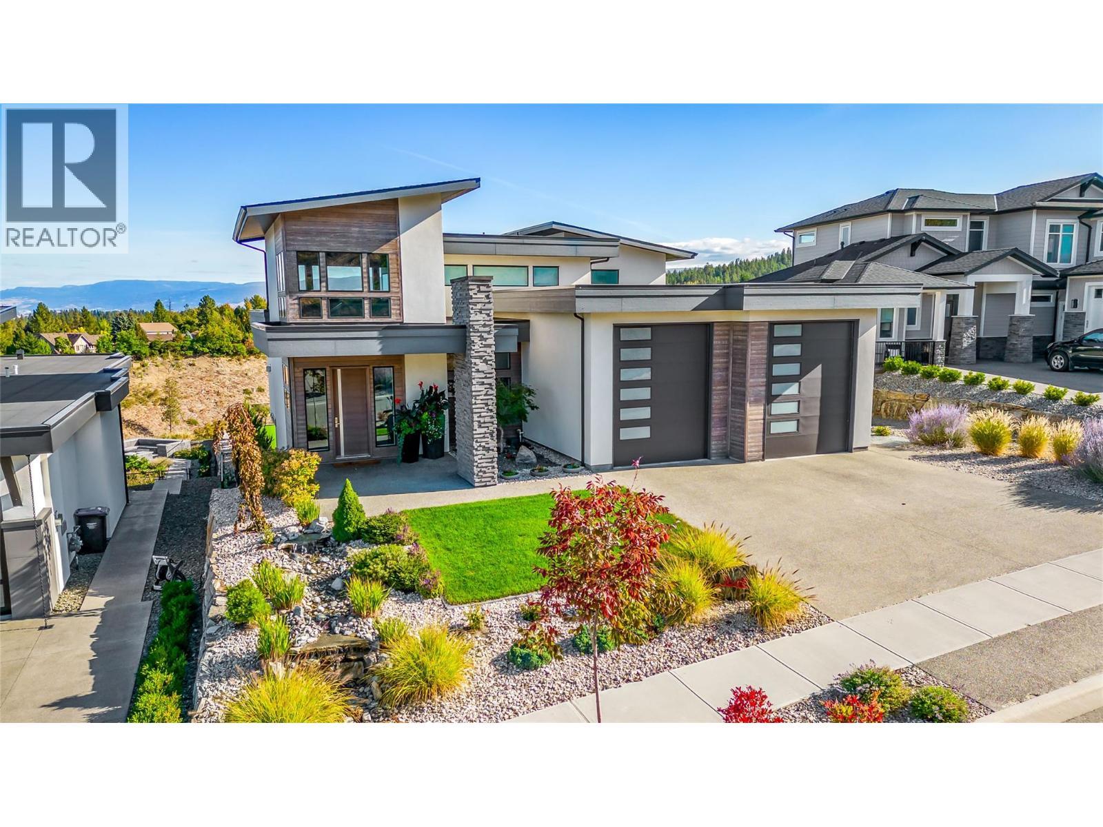 1648 Fawn Run Drive, Kelowna, BC - Outdoor With Facade