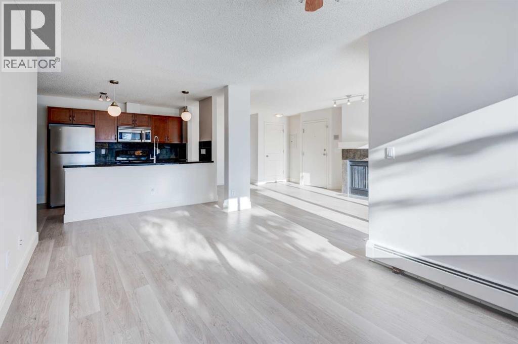 1, 101 Village Heights Sw, Calgary, AB - Indoor Photo Showing Kitchen