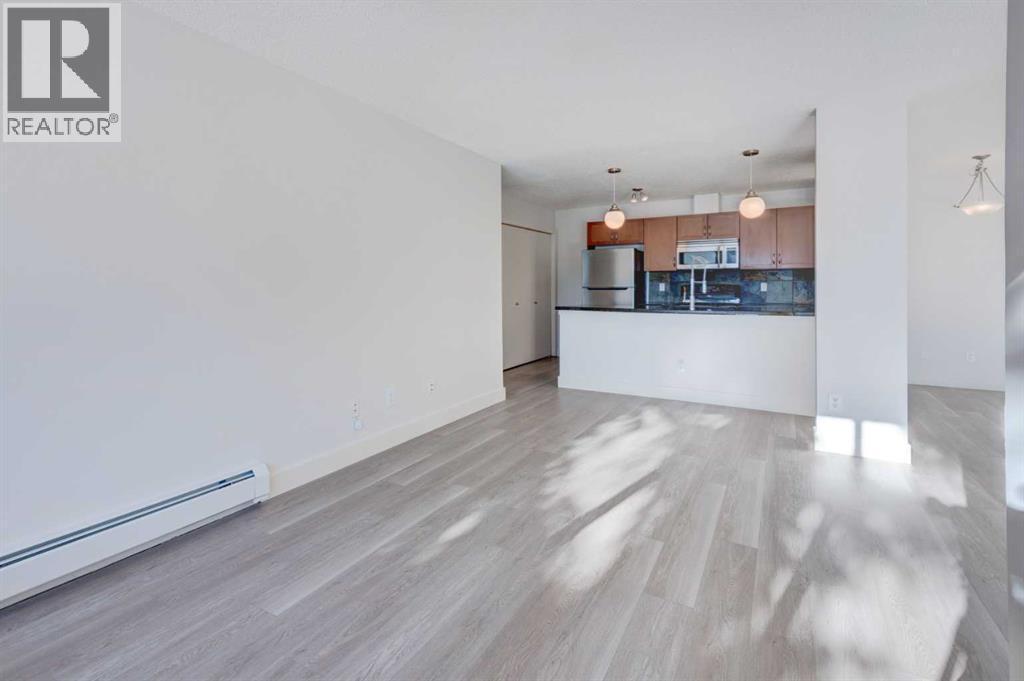 1, 101 Village Heights Sw, Calgary, AB - Indoor Photo Showing Kitchen