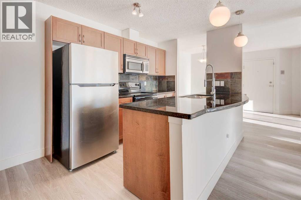 1, 101 Village Heights Sw, Calgary, AB - Indoor Photo Showing Kitchen