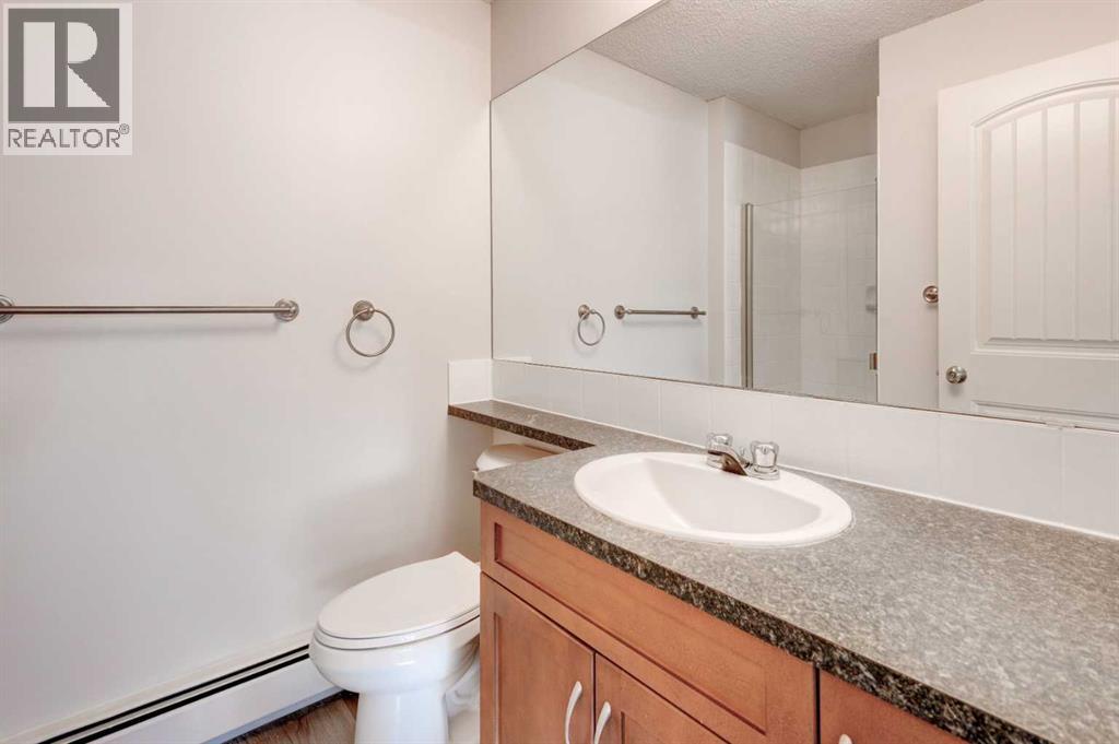 1, 101 Village Heights Sw, Calgary, AB - Indoor Photo Showing Bathroom