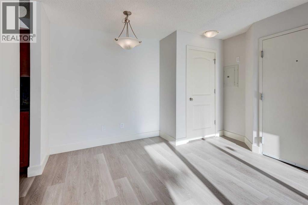 1, 101 Village Heights Sw, Calgary, AB - Indoor Photo Showing Other Room