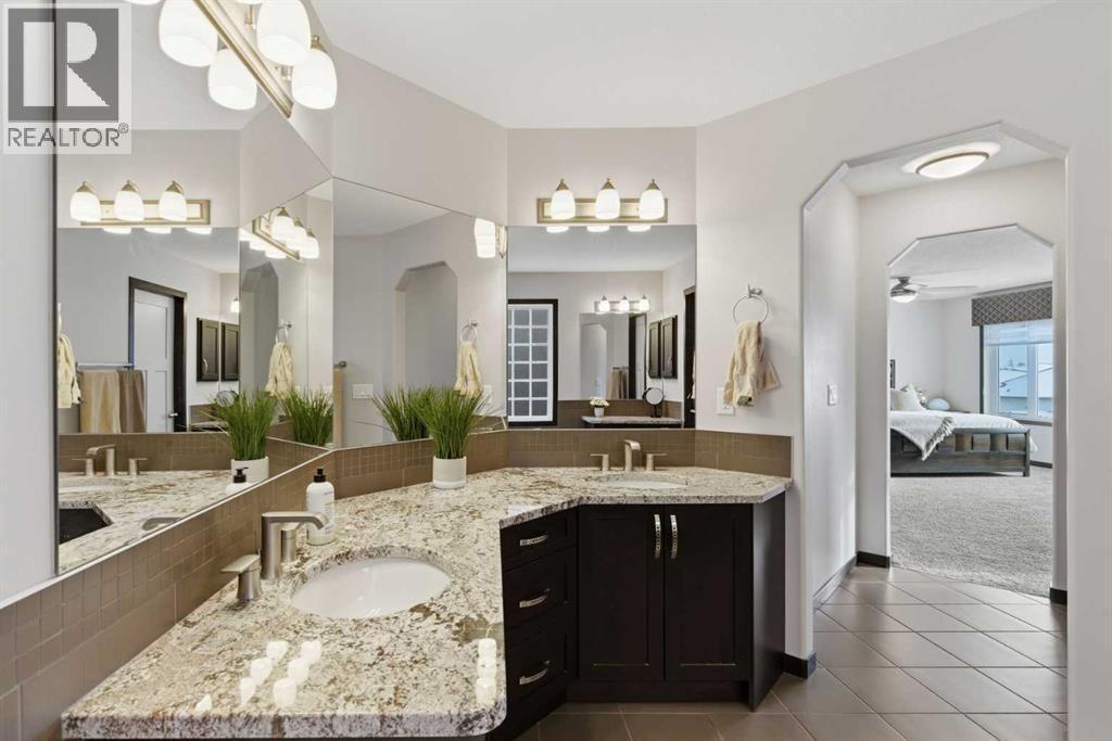 71 Panatella View Nw, Calgary, AB - Indoor Photo Showing Bathroom