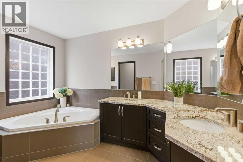 71 Panatella View Nw, Calgary, AB - Indoor Photo Showing Bathroom