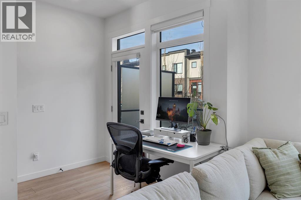 213 Greenbriar Common Nw, Calgary, AB - Indoor Photo Showing Office