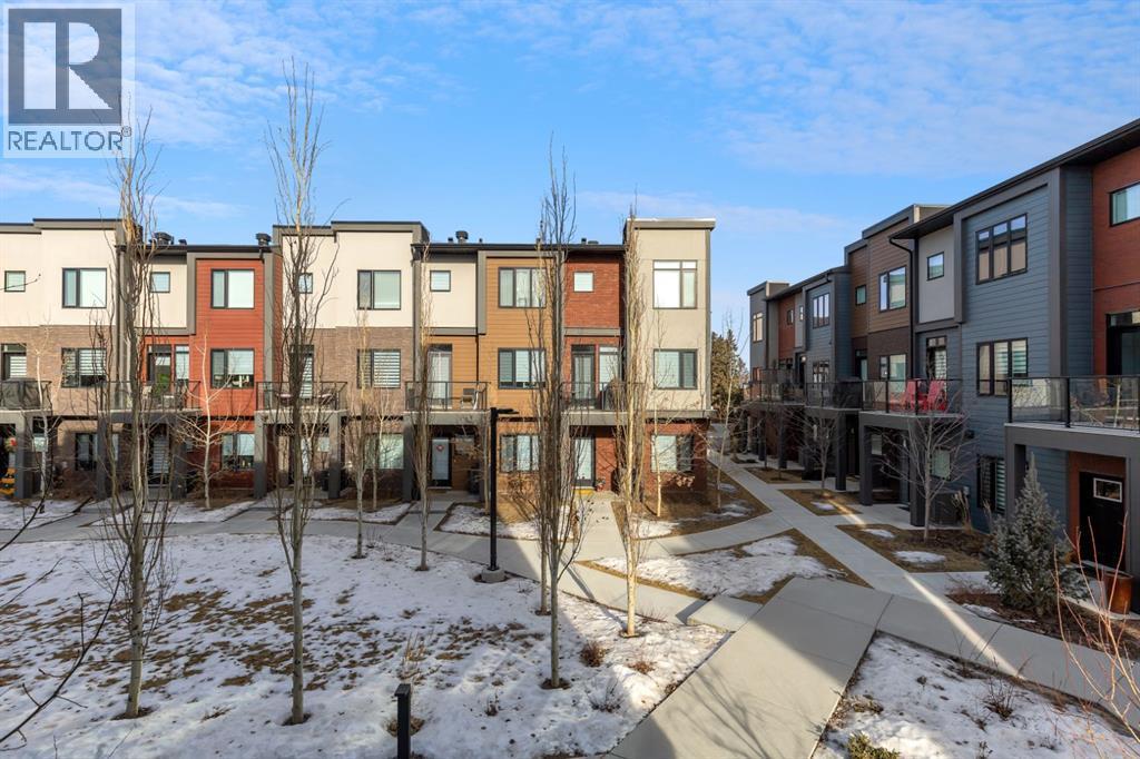 Views onto fully Landscaped Courtyard - 213 Greenbriar Common Nw, Calgary, AB - Outdoor