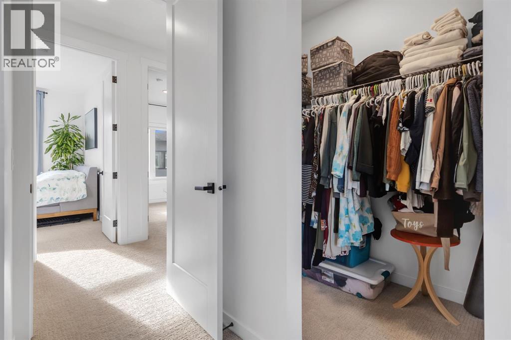 Walk-in Closet - 213 Greenbriar Common Nw, Calgary, AB - Indoor