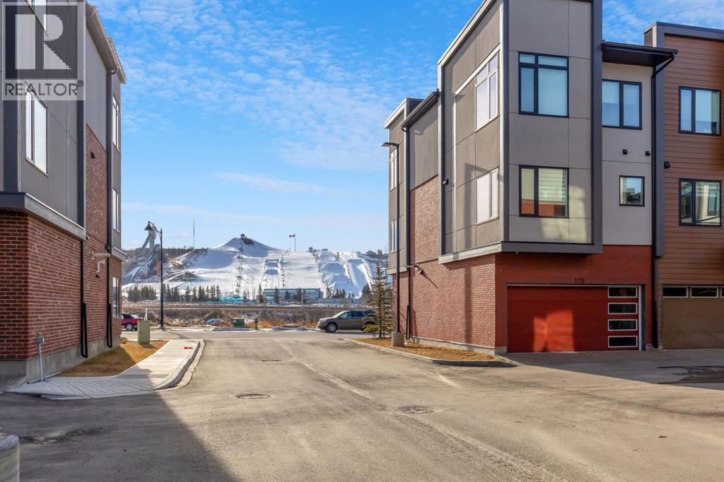 Access and Viewpoint onto C.O.P - 213 Greenbriar Common Nw, Calgary, AB - Outdoor