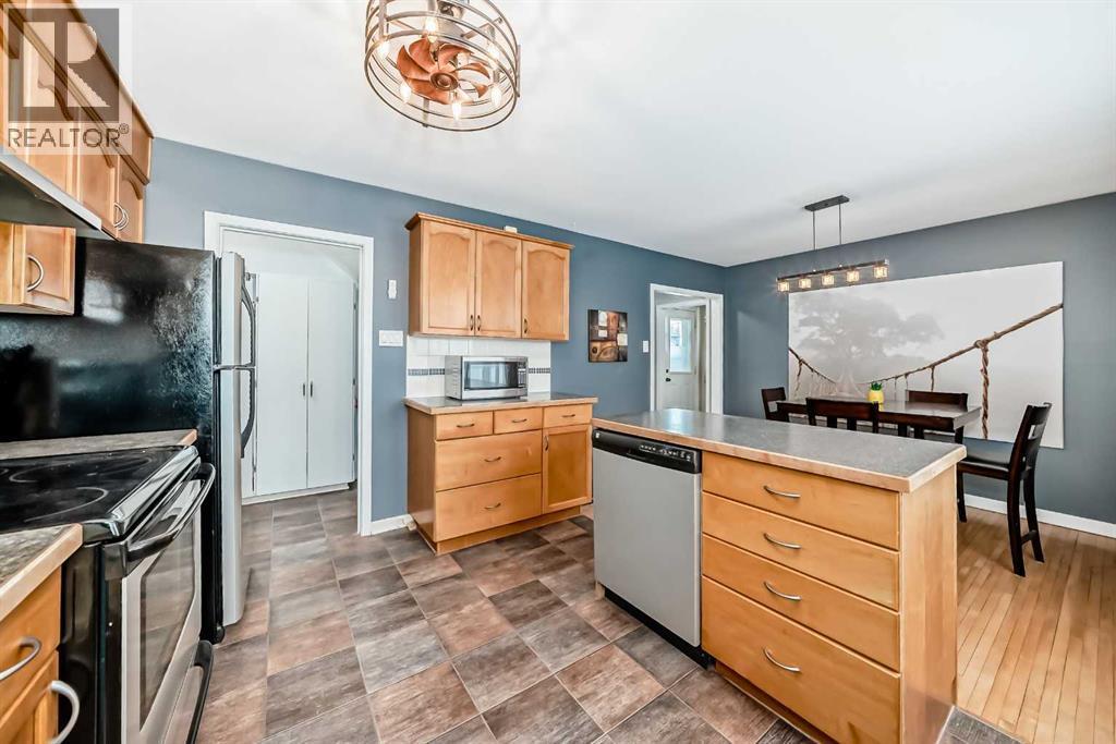 49 Poplar Crescent, Springbrook, AB - Indoor Photo Showing Kitchen