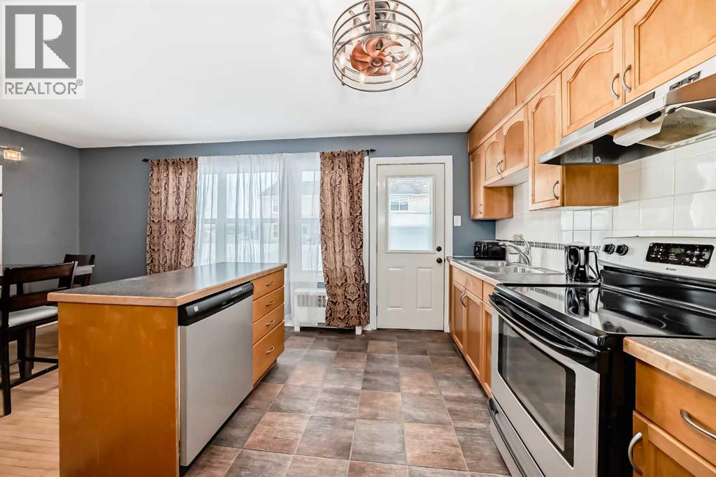 49 Poplar Crescent, Springbrook, AB - Indoor Photo Showing Kitchen