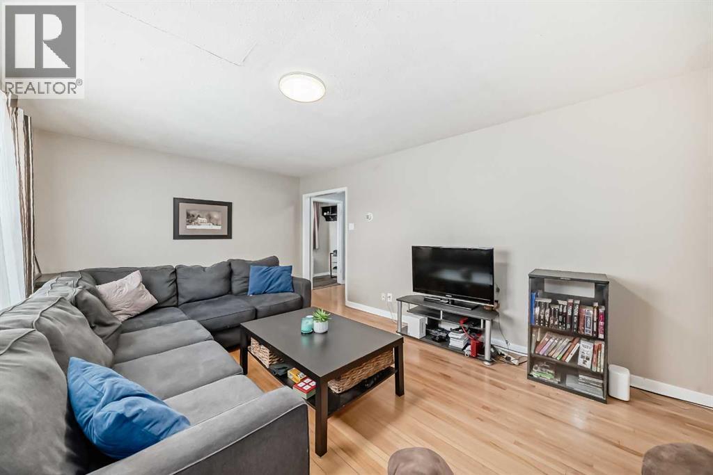 49 Poplar Crescent, Springbrook, AB - Indoor Photo Showing Living Room