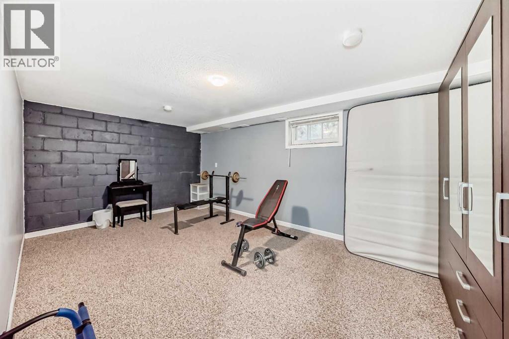 49 Poplar Crescent, Springbrook, AB - Indoor