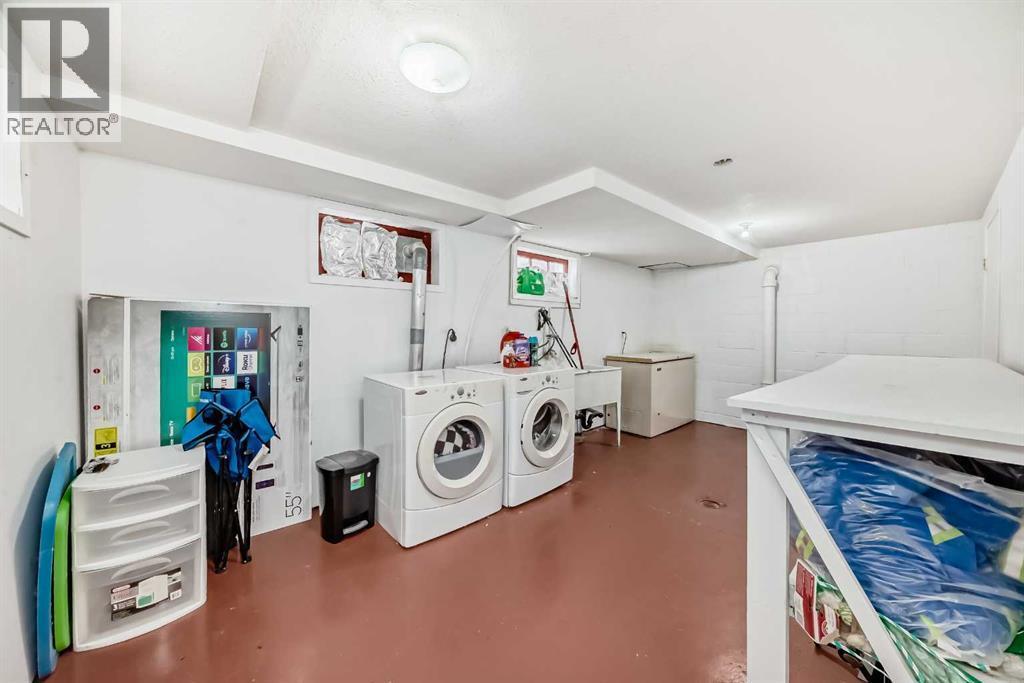 49 Poplar Crescent, Springbrook, AB - Indoor Photo Showing Laundry Room