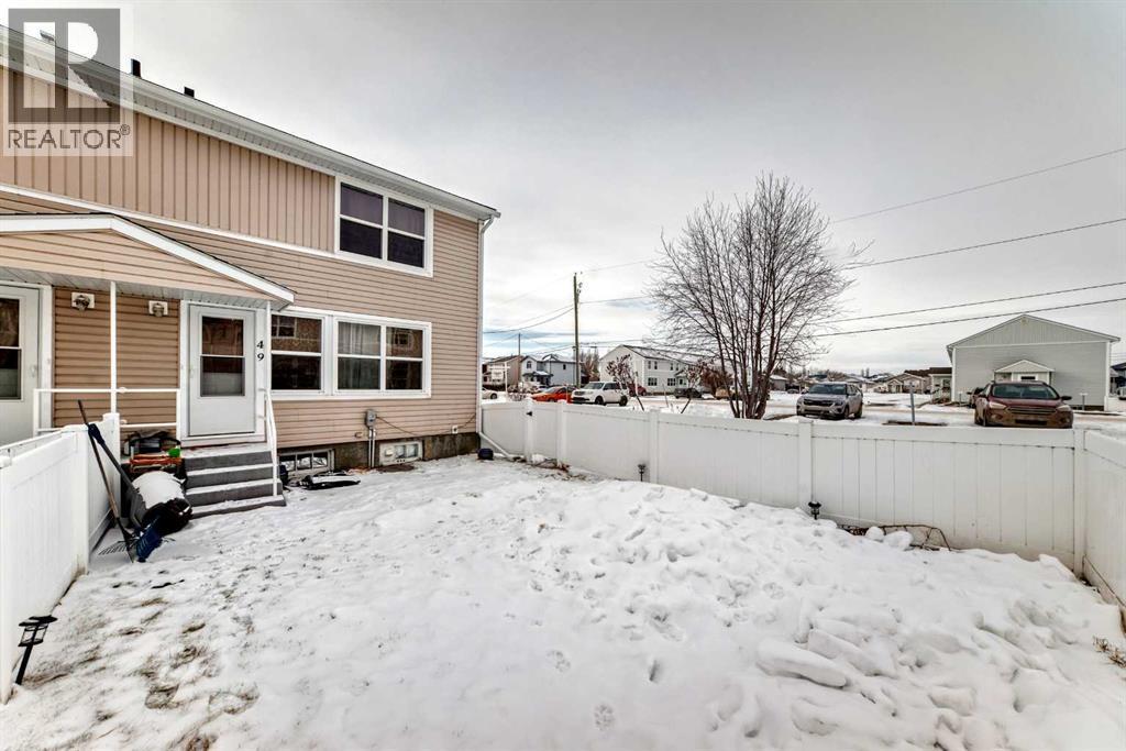 49 Poplar Crescent, Springbrook, AB - Outdoor