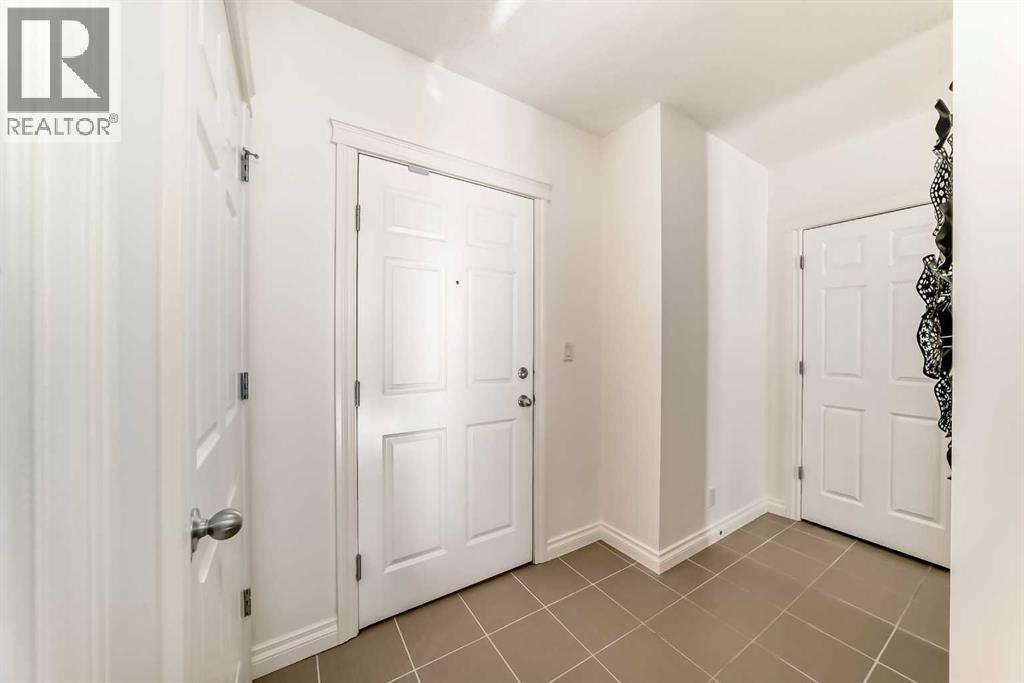 3217, 24 Hemlock Crescent Sw, Calgary, AB - Indoor Photo Showing Other Room