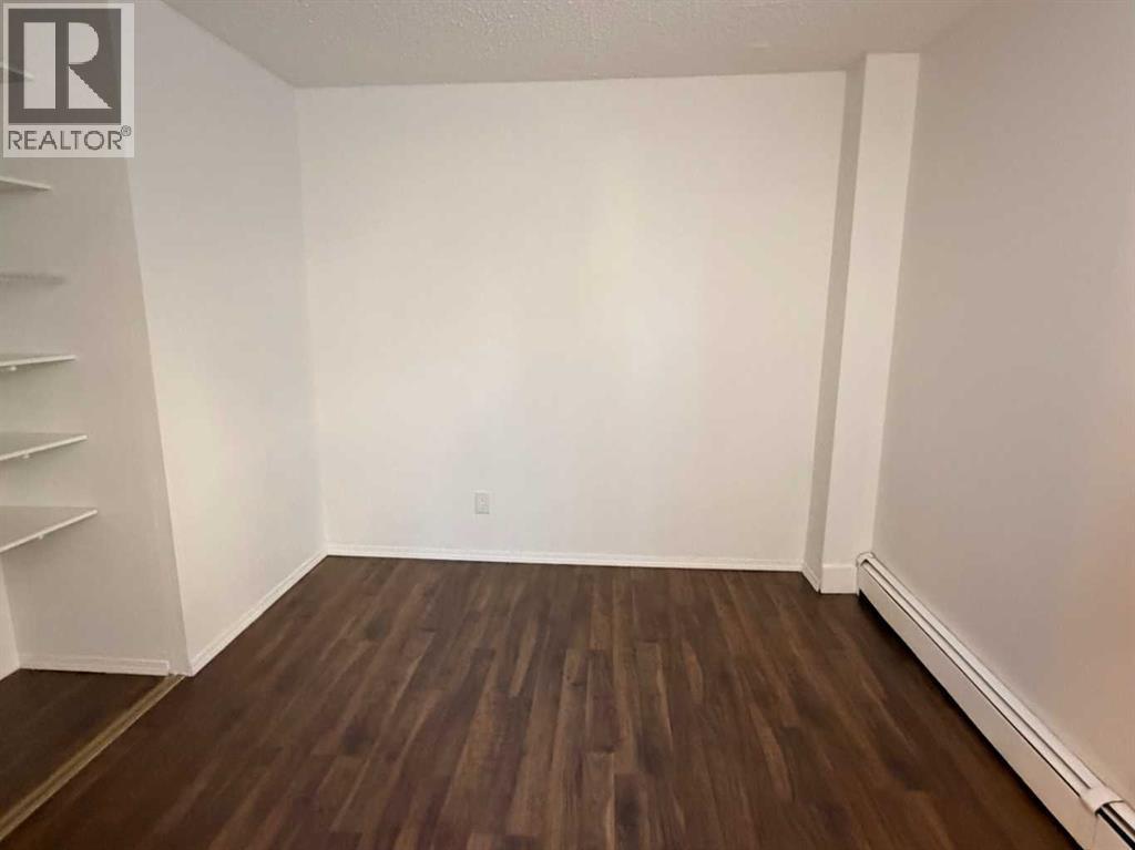 121, 1237 4 Avenue S, Lethbridge, AB - Indoor Photo Showing Other Room