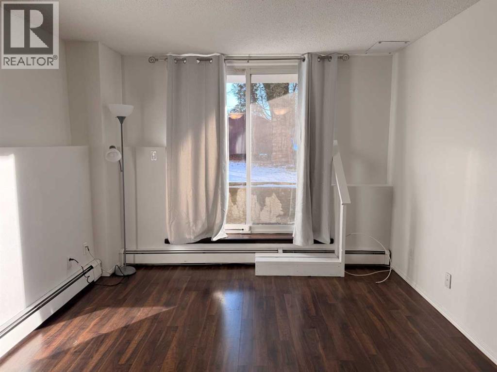 121, 1237 4 Avenue S, Lethbridge, AB - Indoor Photo Showing Other Room