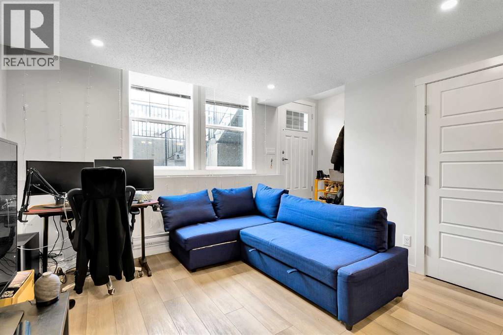 317 Cranbrook Square Se, Calgary, AB - Indoor Photo Showing Living Room