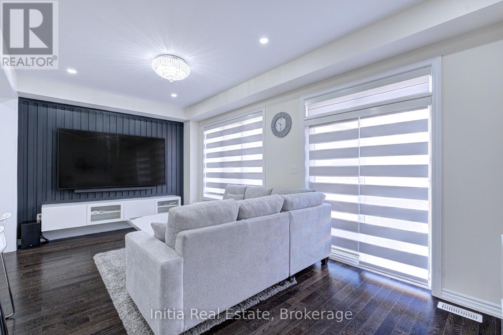 53 Lillian Way, Haldimand, ON - Indoor Photo Showing Living Room