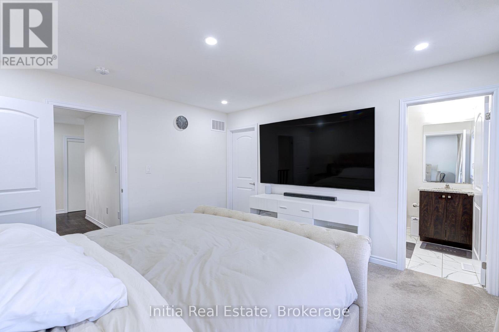 53 Lillian Way, Haldimand, ON - Indoor Photo Showing Bedroom