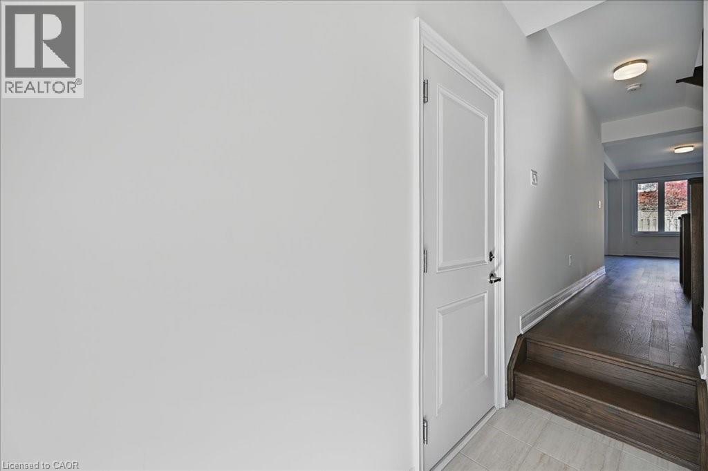 2184 Postmaster Drive Unit# 13, Oakville, ON - Indoor Photo Showing Other Room