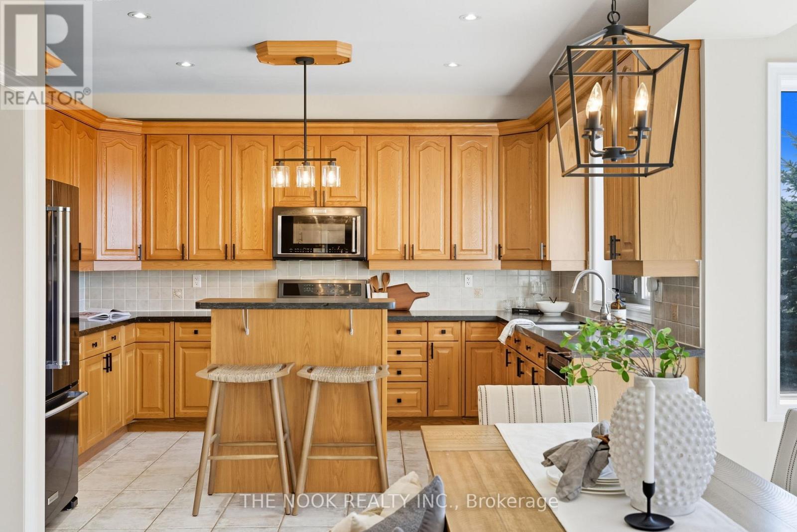42 Bridle Court, Clarington (Courtice), ON - Indoor Photo Showing Kitchen