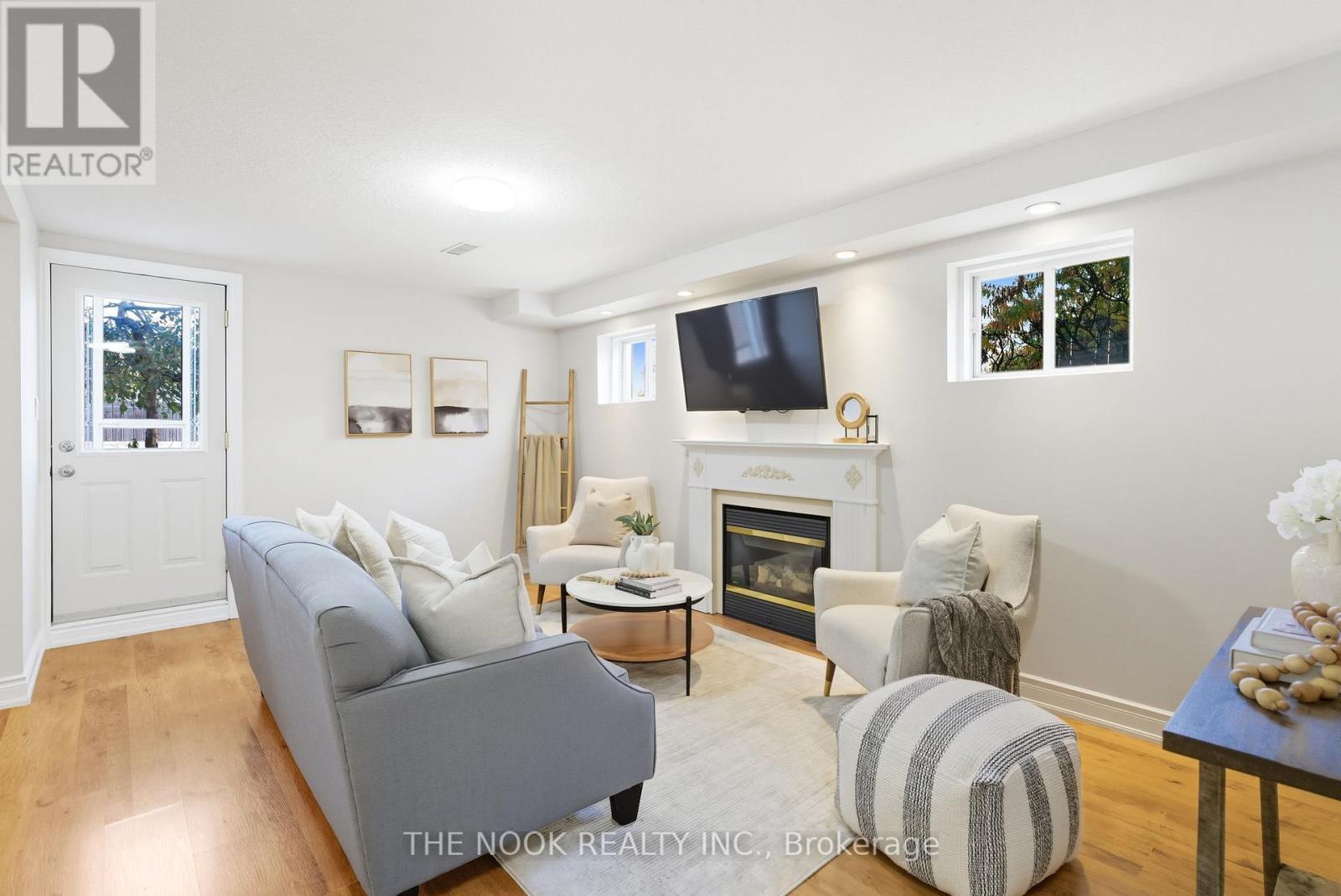 42 Bridle Court, Clarington (Courtice), ON - Indoor Photo Showing Living Room With Fireplace
